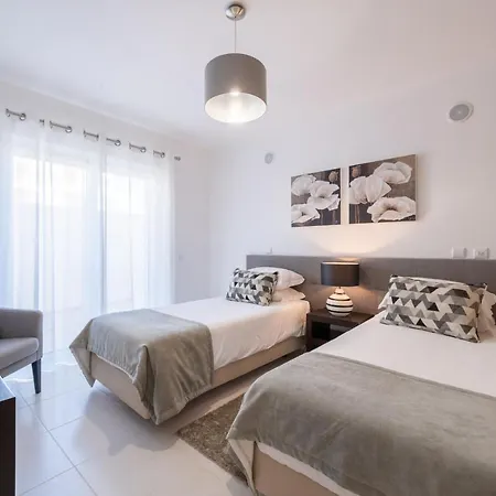 Апартаменты Porto De Mos 85 By Destination Algarve Лагуш